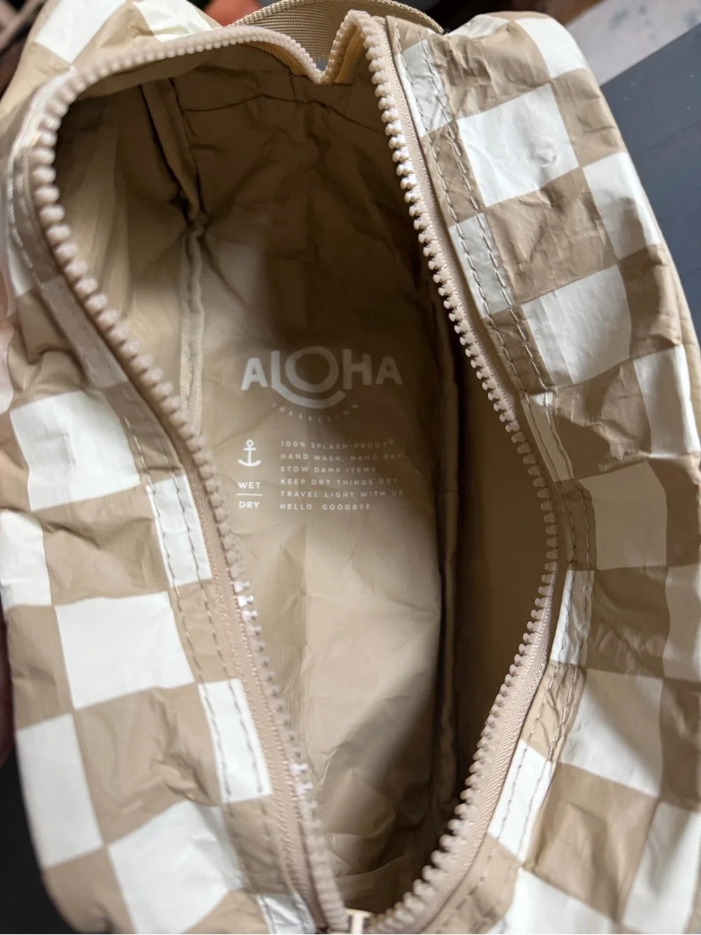 ALOHA COLLECTION CHECKMATE DOPP KIT CREME/DUNE